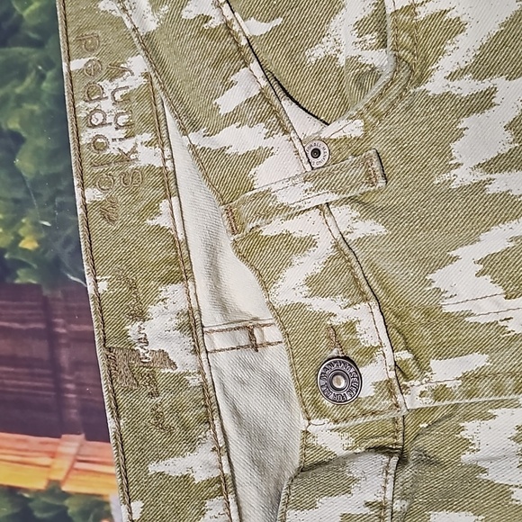 7 For all Mankind Cropped Skinny Jeans Plus Size 32 - Picture 3 of 7